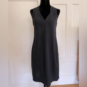 Banana Republic t shaped back Black Shift Dress. Minimalist. Size 2.